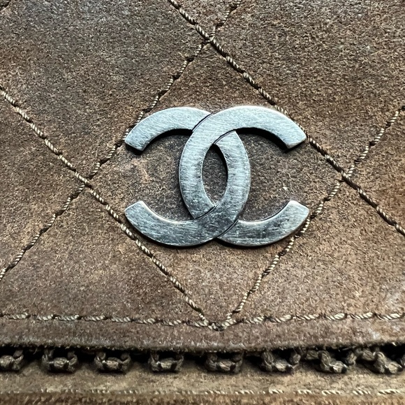 SOLD // 😭Chanel Medium/Large Highlander Messenger Bag Brown (2013) - Picture 2 of 8